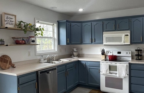 Weaverville House | Mountain Getaway near Asheville, sleeps 14! Spacious home w/views & kids room