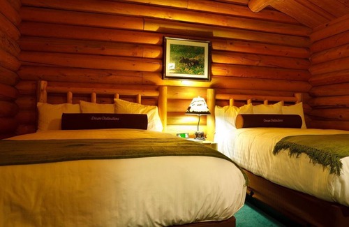 Moran Hotel | Mountain Getaway with Alpine Decor | Free Onsite Parking & Pet-friendly
