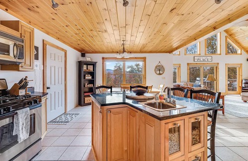 Carrabassett Valley Ski Chalet | Mountain Haven: A cozy 5-bedroom chalet only 6 miles from Sugarloaf access road!
