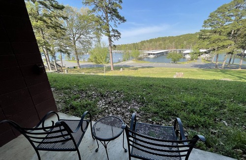 Mount Ida Apartment | Mountain Harbor Queen Guest Room on Lake Ouachita by RedAwning