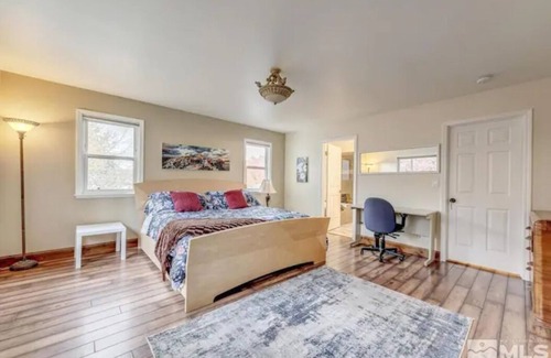 Verdi House | Mountain Hideaway-5 Beds-Perfect for Group Retreat