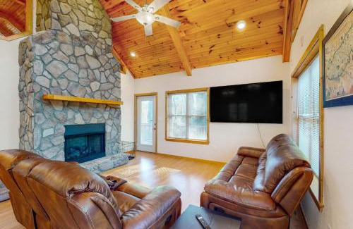 Almond House | Mountain Hideaway