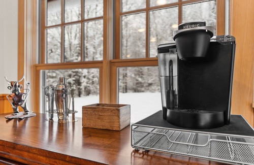 North Creek House | Mountain hideaway with ski lockers, wood fireplace, pool table, grill & W/D