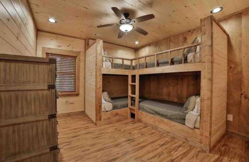 Mineral Bluff House | Mountain Hideaway with Hot Tub & Fire Pit