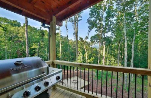 Mineral Bluff House | Mountain Hideaway with Hot Tub & Fire Pit