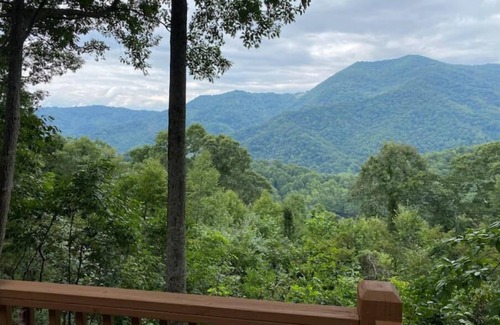 Clyde House | Mountain Hideaway within 45 minutes of Asheville! 4x4-AWD required