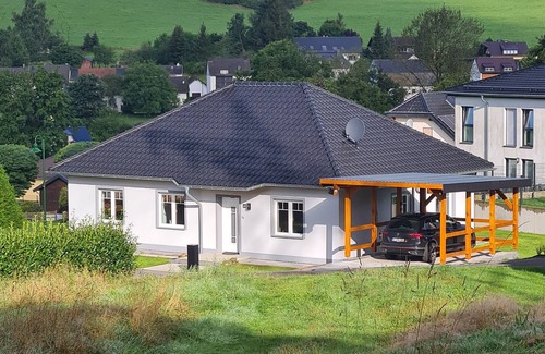 Hohenfels-Essingen House | Mountain holiday home surrounded by a green oasis in the Vulkan Eifel region.