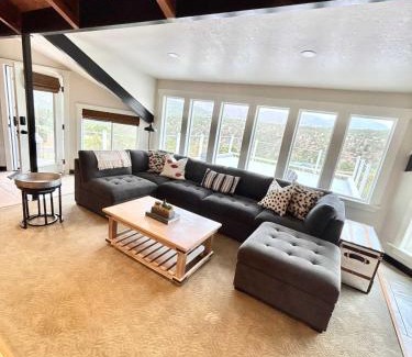 Pocatello House | Mountain Home Getaway-great VIEWS & exercise room