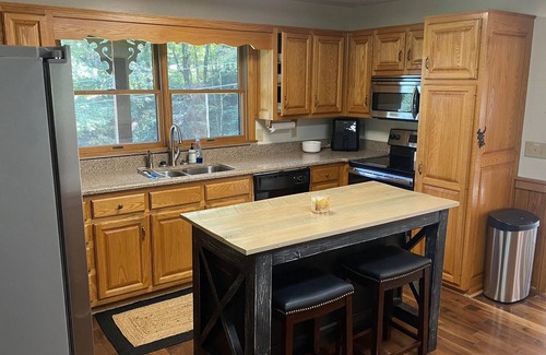 Warrensville Cabin | Mountain House minutes from West Jefferson