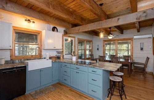 Glenville House | Mountain Lake House in North Carolina