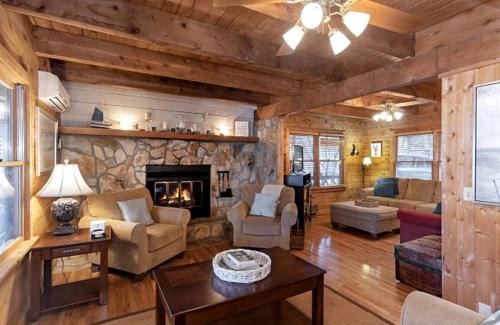 Glenville House | Mountain Lake House in North Carolina