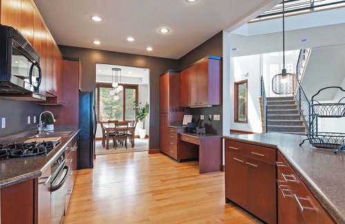 North Salt Lake House | Mountain & Lake View’s at the Pinnacle Retreat - Best Snow on Earth! Ski Utah!