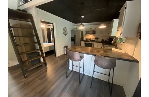 Hattiesburg Cabin | Mountain Laurel Cabin on Creek
