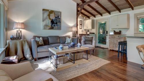 Mirror Lake House | Mountain Laurel Tree House
