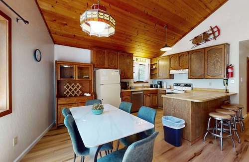 Tahoe Paradise House | Mountain living near the lake - dog-friendly escape with deck & woodstove