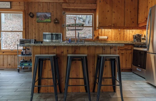 South Bloomingville Cabin | Mountain Lodge Hocking Hills 60 Acre Retreat!