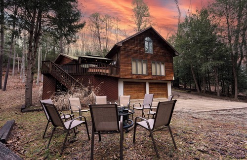 South Bloomingville Cabin | Mountain Lodge Hocking Hills 60 Acre Retreat!