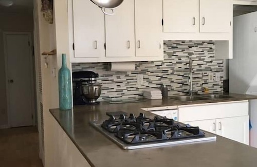 Kenilworth House | Mountain location. Five minutes to downtown.