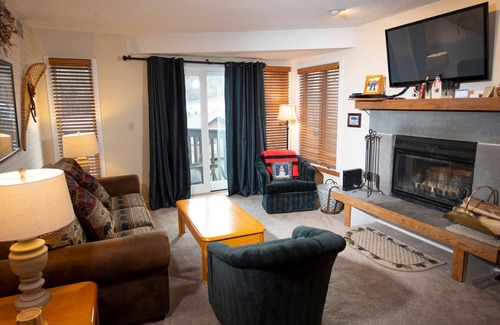 Ludlow House | Mountain Lodge At Okemo-1br Fireplace & Updated Kitchen 1 Bedroom Condo by RedAwning