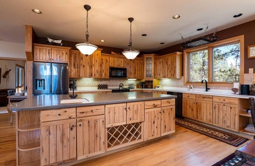 Lake George Cabin | Mountain Lodge with sauna-350 acres. 5 minutes from fishing, kayaking, boating!