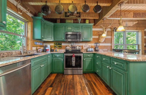 Dandridge Cabin | Mountain Log Cabin-Private Dock-Fire-Pit-Amazing View-Hot Tub-Game Room-Sauna!
