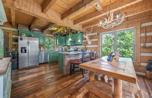 Dandridge Cabin | Mountain Log Cabin-Private Dock-Fire-Pit-Amazing View-Hot Tub-Game Room-Sauna!