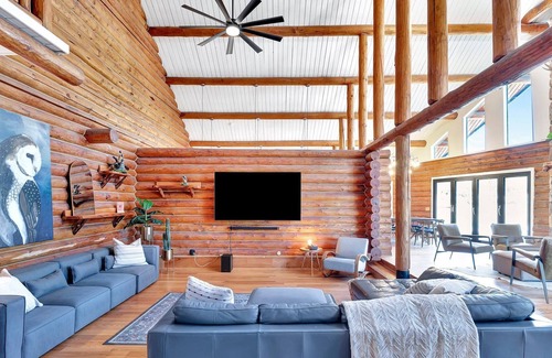Alpine Cabin | Mountain Luxury Lodge in Alpine!