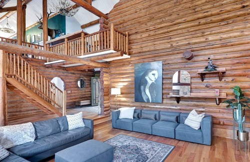 Alpine Cabin | Mountain Luxury Lodge in Alpine!