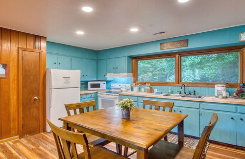 Maggie Valley Cottage | Mountain Magic Cottage - Creekside, Stunning Views, Pet Friendly, Cozy, Peaceful