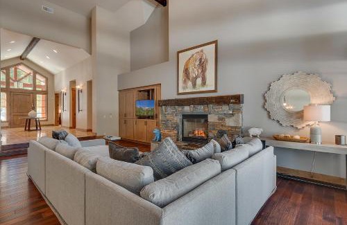 Truckee House | Mountain Majesty at Grays Crossing - Luxury 4BR 4BA w Private Hot Tub