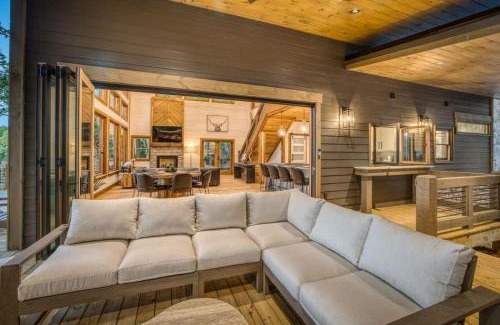 Morganton House | Mountain Majesty - Views Style & Relaxation