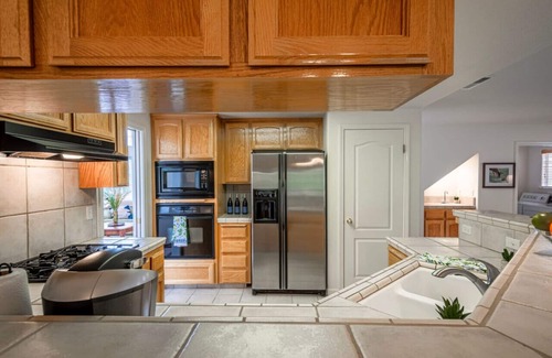 Oakhurst Villa | Mountain Majesty, with Hot Tub/Pool Table/Generator/EV/RV/Boat
