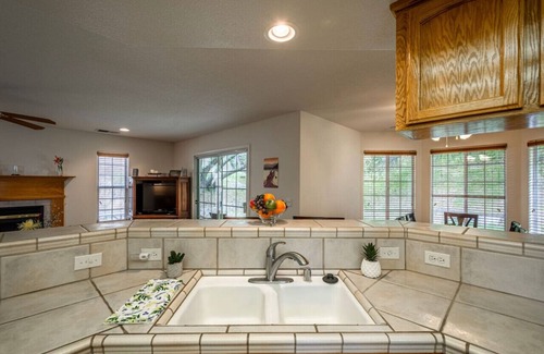 Oakhurst Villa | Mountain Majesty, with Hot Tub/Pool Table/Generator/EV/RV/Boat