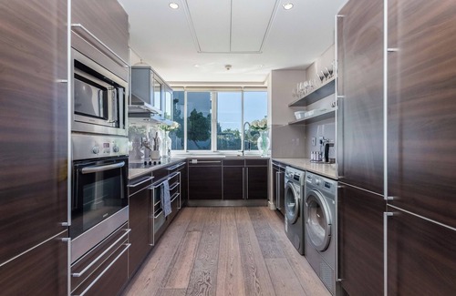 Victoria and Alfred Waterfront Hotel | Mountain Marina Luxury Apartments