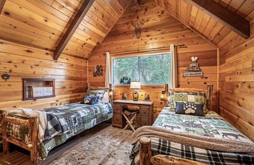 Oakhurst Cabin | Mountain Meadow Cabin with Private Hot Tub, Close to Yosemite & Bass lake