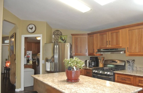 Payson House | Mountain Meadows - 3 Bd 2 Ba home - Private Deck, Jacuzzi, Pets Welcome!