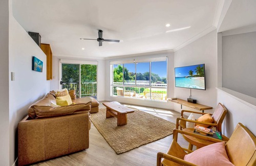 Mount Coolum House | Mountain Meets Beach- Pet & Family Friendly