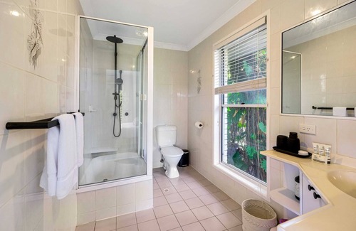 Mount Coolum House | Mountain Meets Beach- Pet & Family Friendly