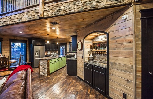 Golden Cabin | Mountain Melody Lodge - Mountain Retreat 🌲, Sleeps 11,🎱 Pool Table, Tree House