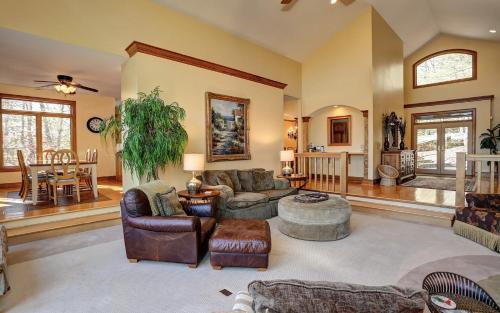 Big Canoe House | Mountain Memories - Viking gas range GE double ovenwarmer Lake views