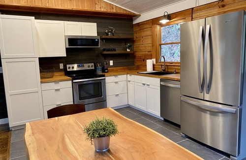Sylva Cabin | Mountain Modern Cabin minutes from WCU, Sylva, & the Tuckaseegee River