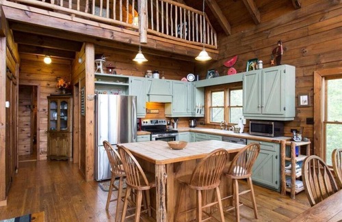 Vein Mountain Cabin | Mountain Moments by Carolina Properties - Pet Friendly, Great Views, Private!