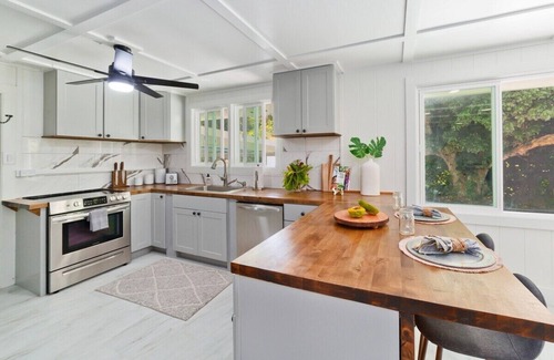 Kealakekua Condo | Mountain Oasis: Modern Hawaii Home Nestled in Serene Surroundings