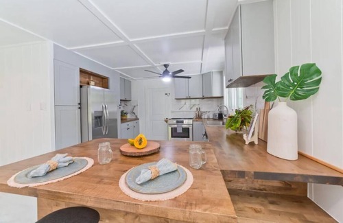 Kealakekua House | Mountain Oasis: Modern Plantation Home