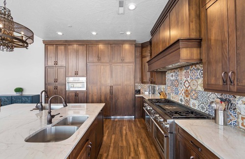 Hurricane House | MOUNTAIN OASIS - The Premier So. Utah Destination!