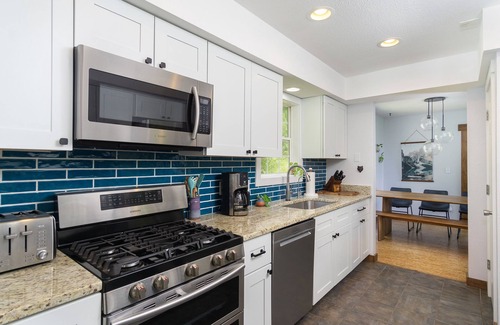 Weaverville House | Mountain Over Main Street | 5 Min. to Downtown Weaverville, Fire Pit & Views!