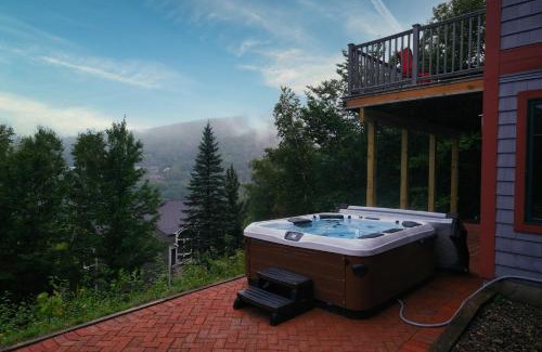 Lincoln House | Mountain Retreat Hot Tub, Arcade & Walk To Loon!