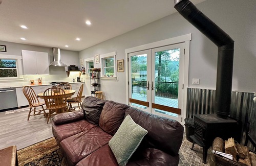 Saluda Cottage | Mountain Retreat in Saluda w/EV Charger Steps to Town, Dining, Hiking Trails