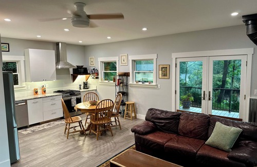 Saluda Cottage | Mountain Retreat in Saluda w/EV Charger Steps to Town, Dining, Hiking Trails