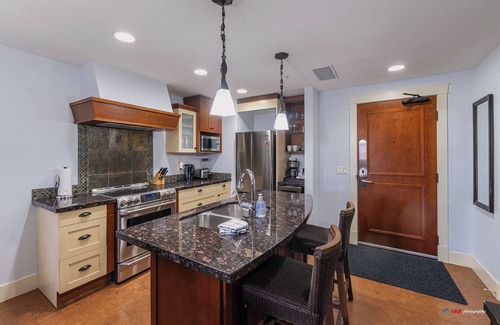 Canmore Condo | Mountain Retreat - Pool - Hot Tub - Spa